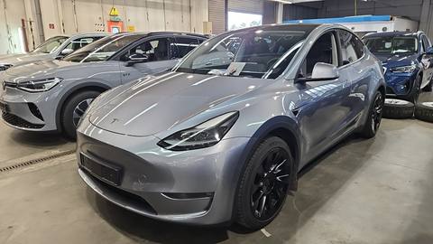 Tesla Model Y 2023 z Niemiec